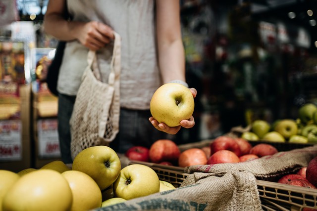 Tényleg szennyezettek a gyümölcsök a magyar boltokban?